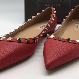 Женские кожаные красные балетки Valentino Garavani Rockstud