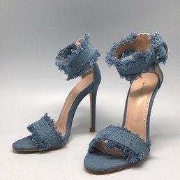 Женские летние босоножки Gianvito Rossi из денима