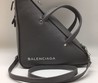 Женская кожаная треугольная сумка Balenciaga серая