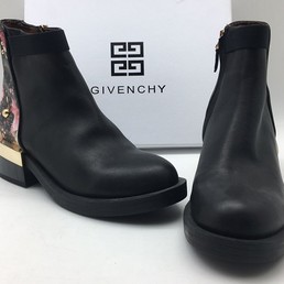 Женские осенние кожаные полусапожки Givenchy черные