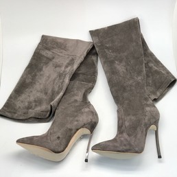 Женские замшевые осенние ботфорты Casadei серые