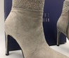 Женские замшевые осенние ботильоны Stuart Weitzman серые