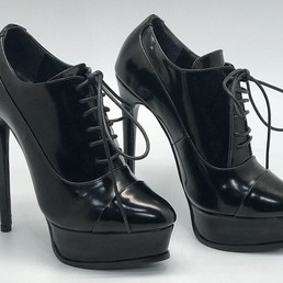 Женские кожаные лаковые ботильоны Casadei черные на высоком каблуке и танкетке