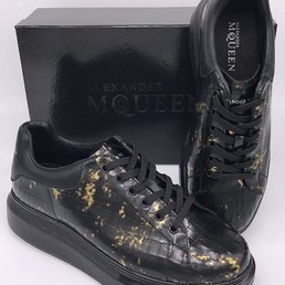 Мужские лаковые кожаные кроссовки Alexander McQueen черные