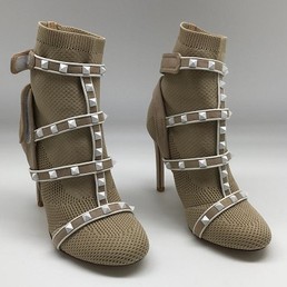 Женские текстильные ботильоны Valentino Free Rockstud Bodytech бежевые на шпильке