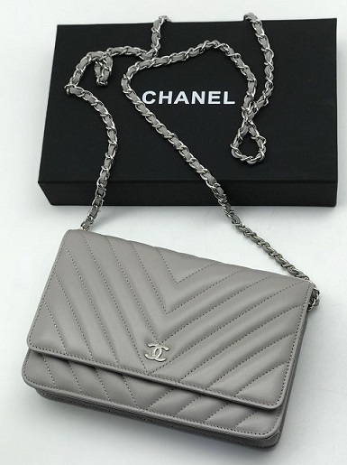 Серая шанель. Сумка Chanel WOC. Chanel WOC сумка оригинал. Сумка Шанель n7606. Шанель сумка серая lakirovana.