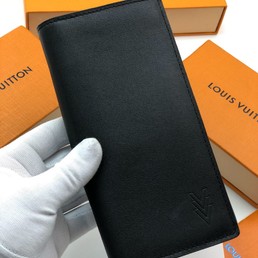 Кошелек Louis Vuitton из натуральной черной кожи