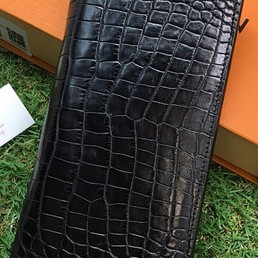 Кошелек Louis Vuitton из натуральной кожи крокодила