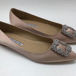 Женские атласные балетки Manolo Blahnik Hangisiflat бежевые