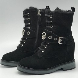 Женские зимние ботинки Fendi черные замшевые