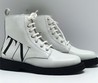 Женские ботинки Valentino белые с логотипами