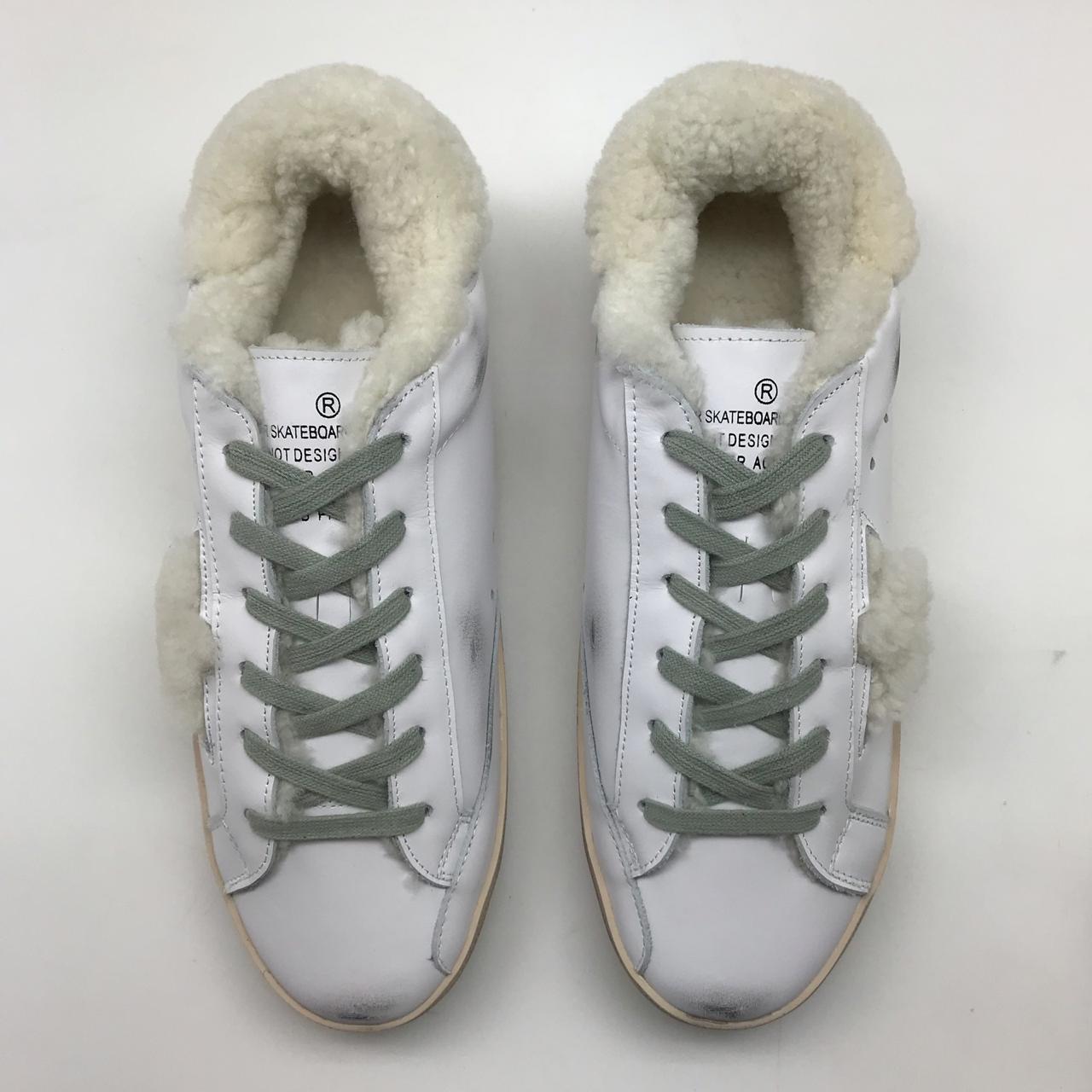 Зимние кеды Golden Goose Superstar белые с мехом