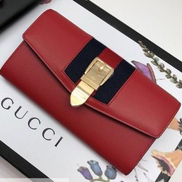 Красный кошелек Gucci
