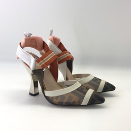 Туфли на каблуке Fendi бежевые