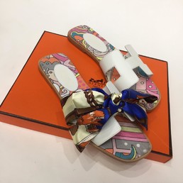 Кожаные шлепки Hermes с платком