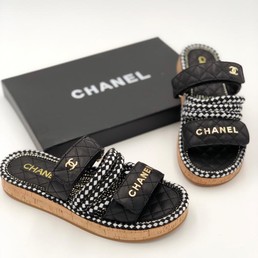 Шлепанцы Chanel черные кожаные