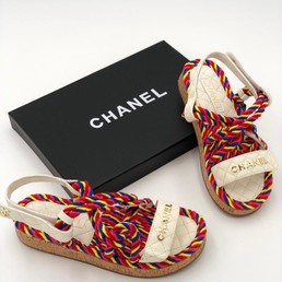 Красные кожаные сандалии Chanel