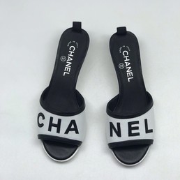 Белые шлепки на каблуке Chanel