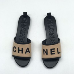 Бежевые шлепки на каблуке Chanel