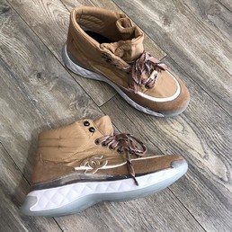 Зимние кроссовки цвета пудра Chanel