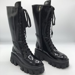 Кожаные черные высокие ботинки Prada
