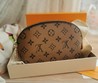 Дорожная кожаная косметичка Louis Vuitton светло-коричневая