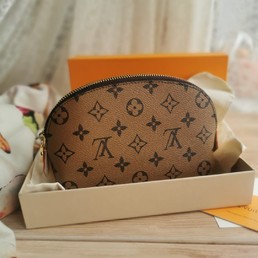 Дорожная кожаная косметичка Louis Vuitton светло-коричневая