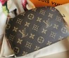 Дорожная кожаная косметичка Louis Vuitton темно-коричневая