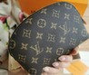 Дорожная кожаная косметичка Louis Vuitton темно-коричневая