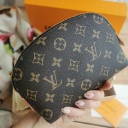 Дорожная кожаная косметичка Louis Vuitton темно-коричневая