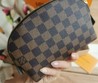 Дорожная кожаная косметичка Louis Vuitton коричневая