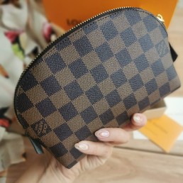 Дорожная кожаная косметичка Louis Vuitton коричневая