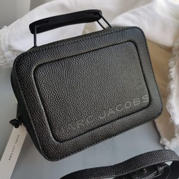 Женская кожаная сумка Marc Jacobs черная