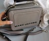 Женская кожаная сумка Marc Jacobs серая