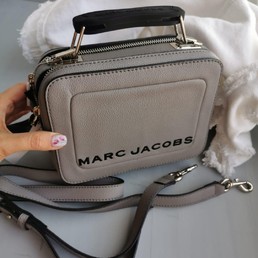 Женская кожаная сумка Marc Jacobs серая