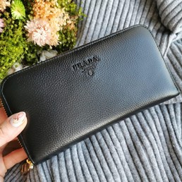 Кожаный кошелек Prada черный