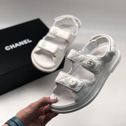Женские сандалии кожаные Chanel белые