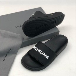 Женские шлепанцы резиновые Balenciaga черные