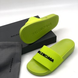 Женские шлепанцы резиновые Balenciaga зеленые