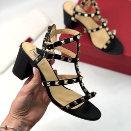 Женские сандалии кожаные Valentino Rockstud черные