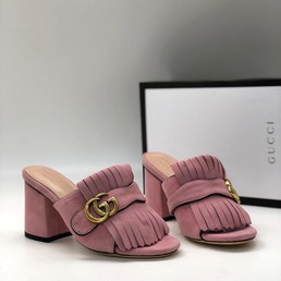 Женские летние замшевые сабо Gucci розовые с открытым носом