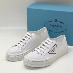 Кеды кожаные Prada белые
