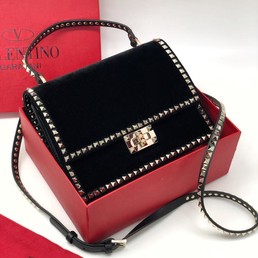 Женская сумка Valentino Rockstud No Limit черная велюр 24Х17
