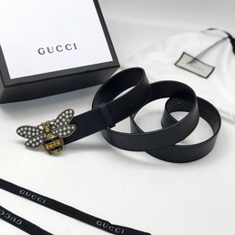 Женский ремень Gucci черный кожаный бляшка-пчелка