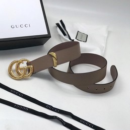 Женский ремень Gucci кожаный бежевый логотип на бляшке