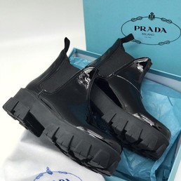 Кожаные черные ботинки Prada