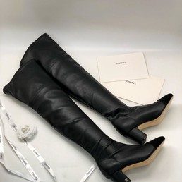 Женские кожаные ботфорты Chanel черные
