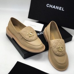 Лоферы Chanel из кожи телёнка бежевые