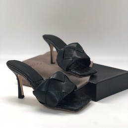 Женские летние кожаные сабо Bottega Veneta черные