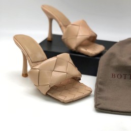 Женские летние кожаные сабо Bottega Veneta бежевые